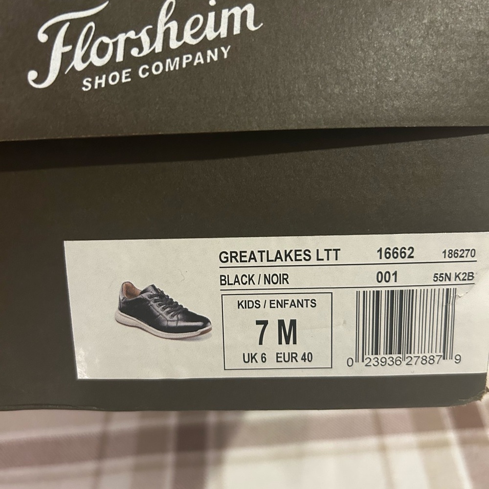 Men’s dress down shoes. Size 7
Preowned